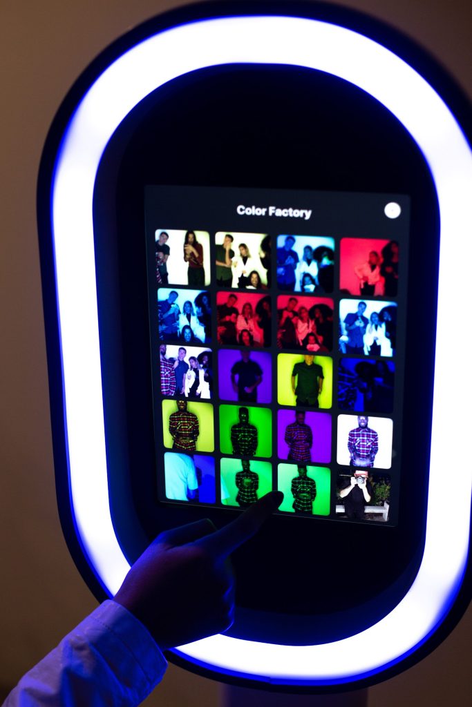 hoto booth screen showing color filter options